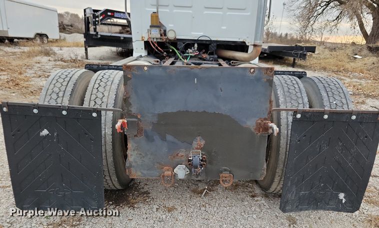 image for item LO9964 2006 Sterling A9500  truck cab and chassis