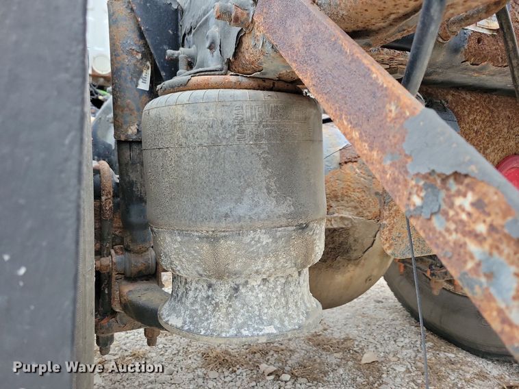 image for item LO9964 2006 Sterling A9500  truck cab and chassis