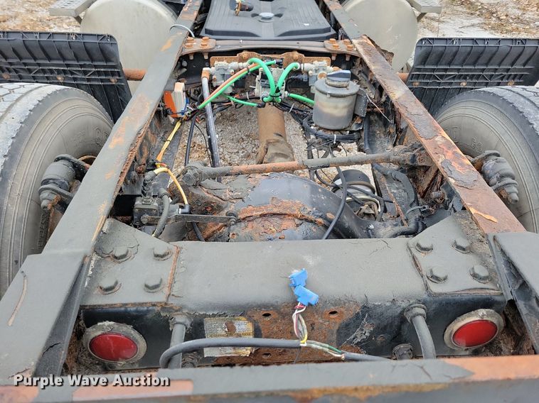 image for item LO9964 2006 Sterling A9500  truck cab and chassis