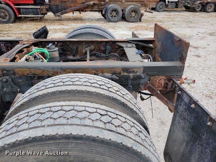 image for item LO9964 2006 Sterling A9500  truck cab and chassis