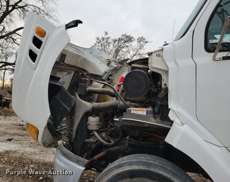 image for item LO9964 2006 Sterling A9500  truck cab and chassis