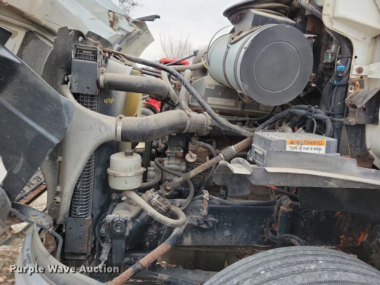 image for item LO9964 2006 Sterling A9500  truck cab and chassis