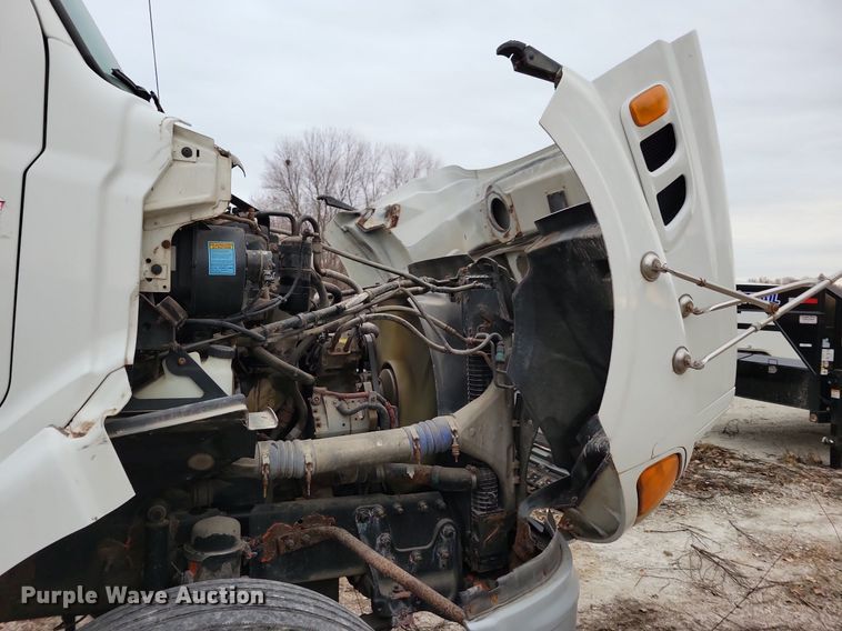 image for item LO9964 2006 Sterling A9500  truck cab and chassis