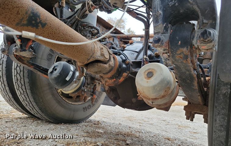 image for item LO9964 2006 Sterling A9500  truck cab and chassis