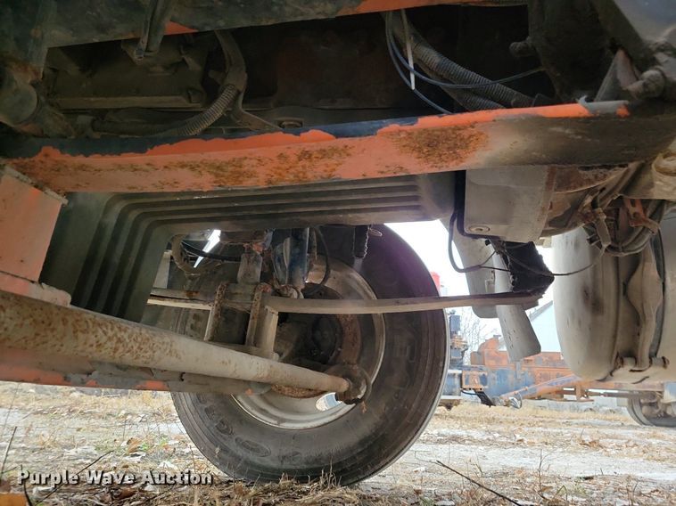 image for item LO9964 2006 Sterling A9500  truck cab and chassis