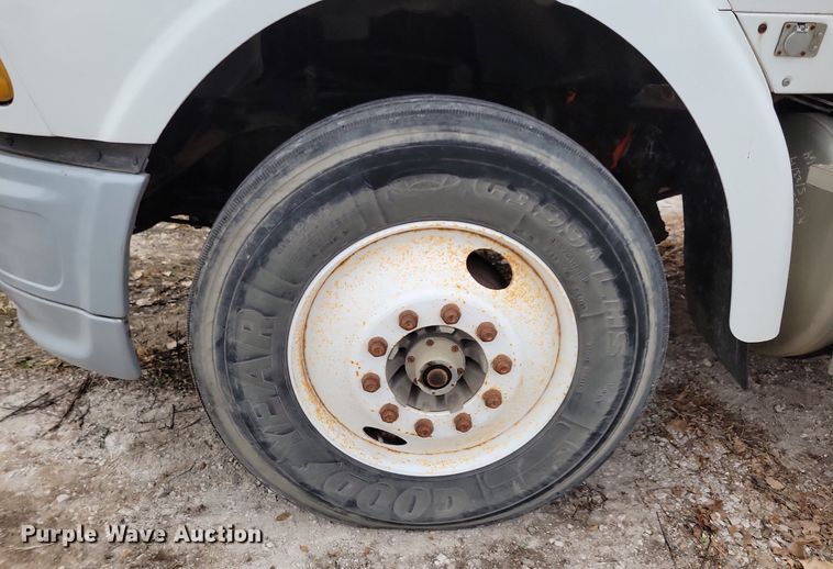 image for item LO9964 2006 Sterling A9500  truck cab and chassis