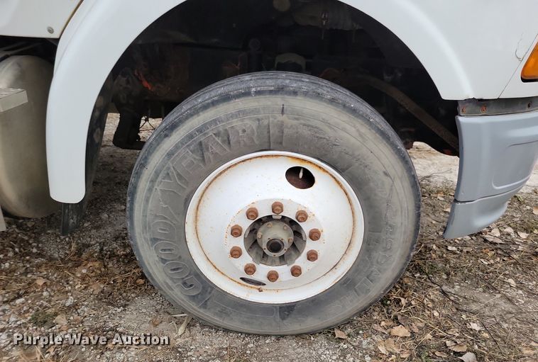 image for item LO9964 2006 Sterling A9500  truck cab and chassis