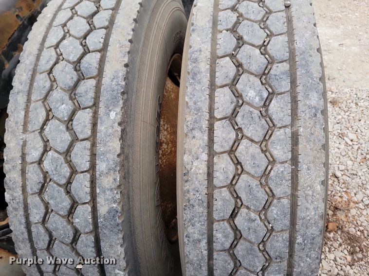 image for item LO9964 2006 Sterling A9500  truck cab and chassis