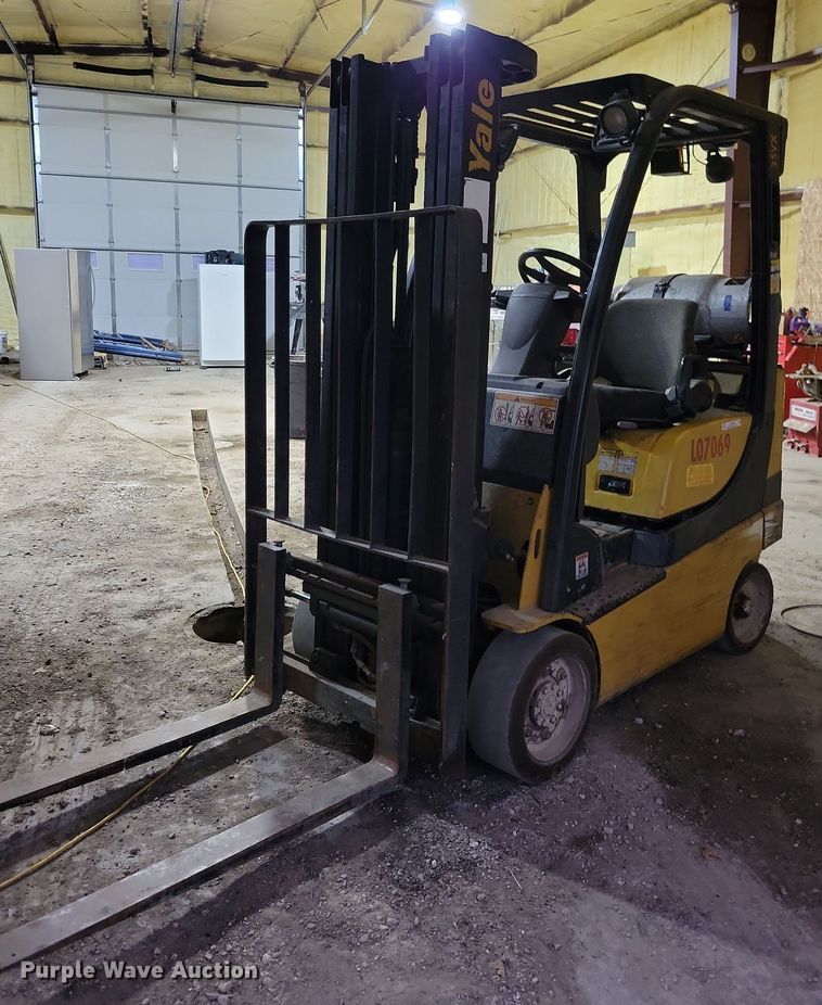 image for item LO9965 Yale 35VX  forklift