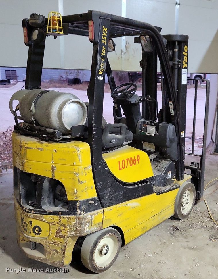 image for item LO9965 Yale 35VX  forklift