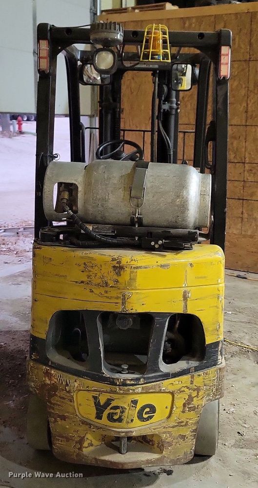 image for item LO9965 Yale 35VX  forklift