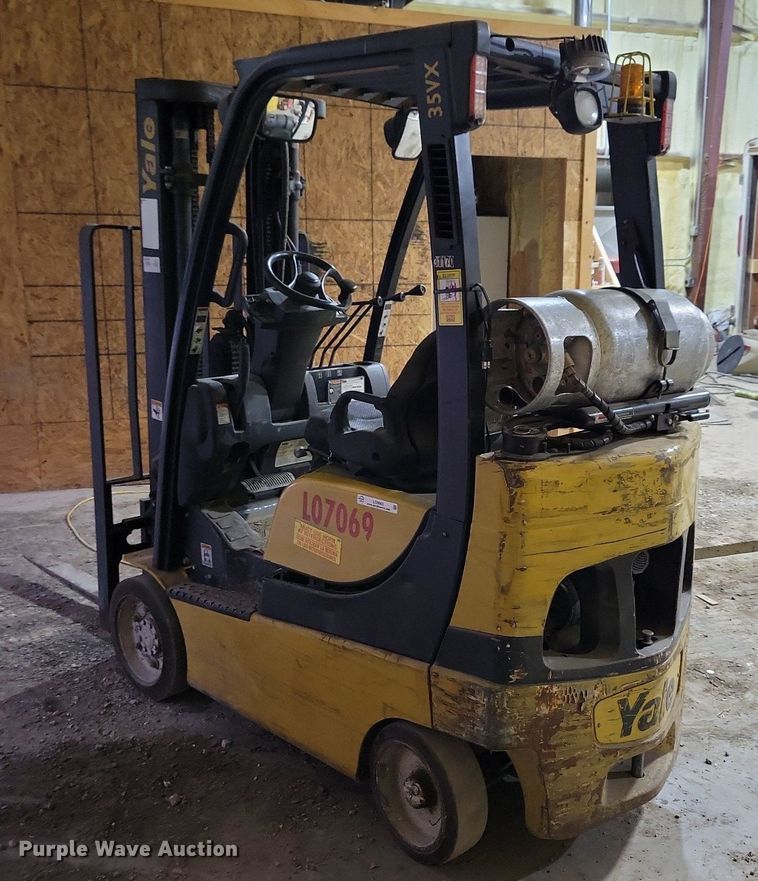 image for item LO9965 Yale 35VX  forklift