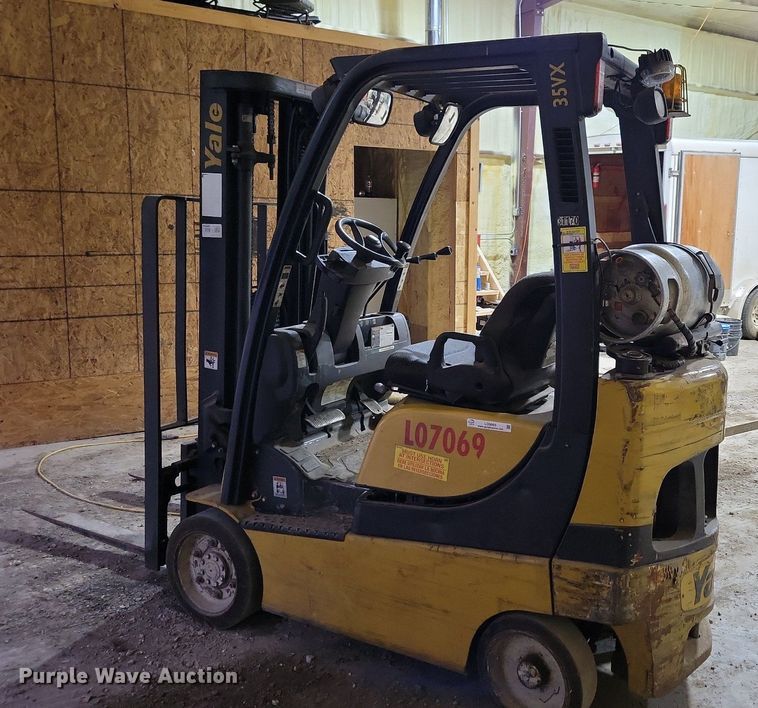 image for item LO9965 Yale 35VX  forklift