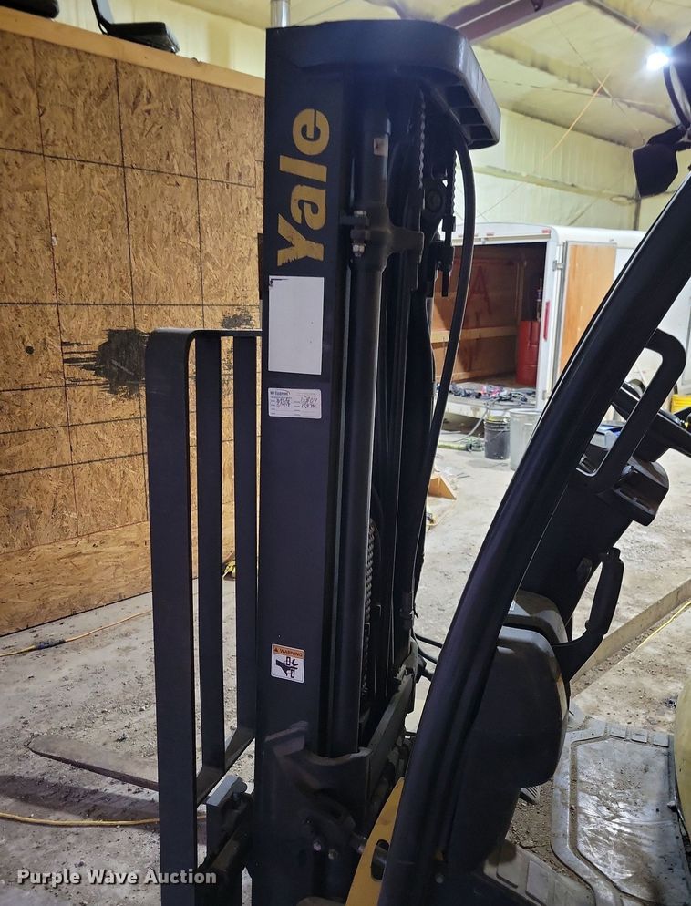 image for item LO9965 Yale 35VX  forklift