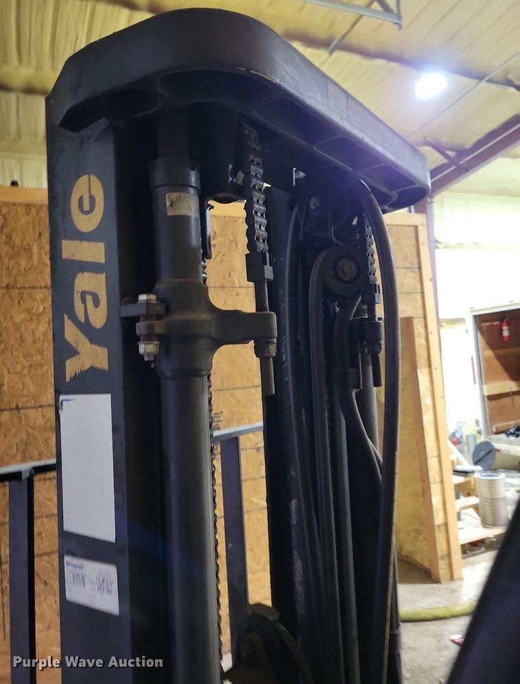 image for item LO9965 Yale 35VX  forklift