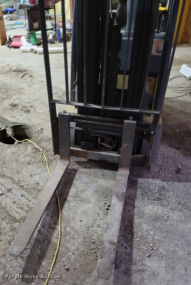 image for item LO9965 Yale 35VX  forklift