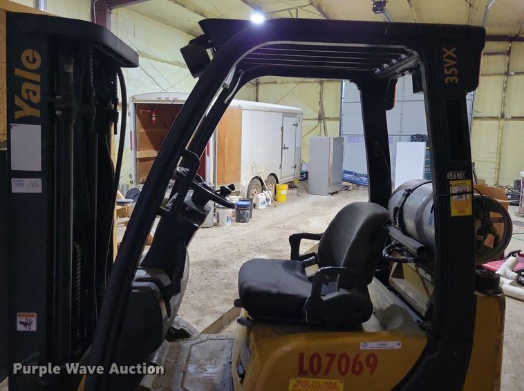 image for item LO9965 Yale 35VX  forklift