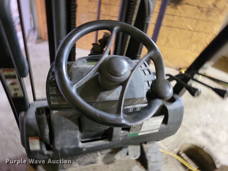 image for item LO9965 Yale 35VX  forklift