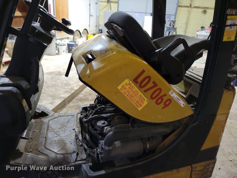 image for item LO9965 Yale 35VX  forklift