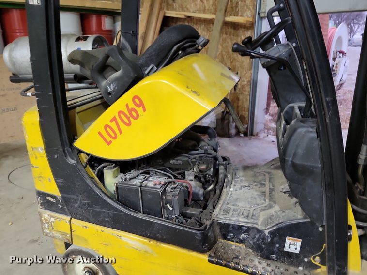 image for item LO9965 Yale 35VX  forklift