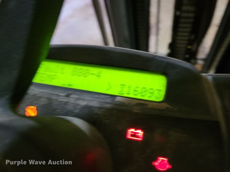 image for item LO9965 Yale 35VX  forklift