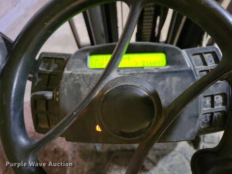 image for item LO9965 Yale 35VX  forklift