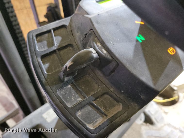 image for item LO9965 Yale 35VX  forklift