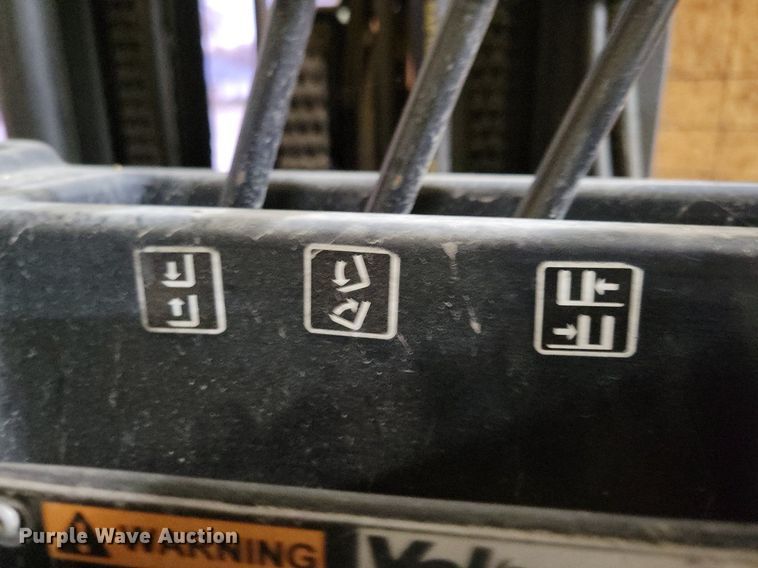 image for item LO9965 Yale 35VX  forklift
