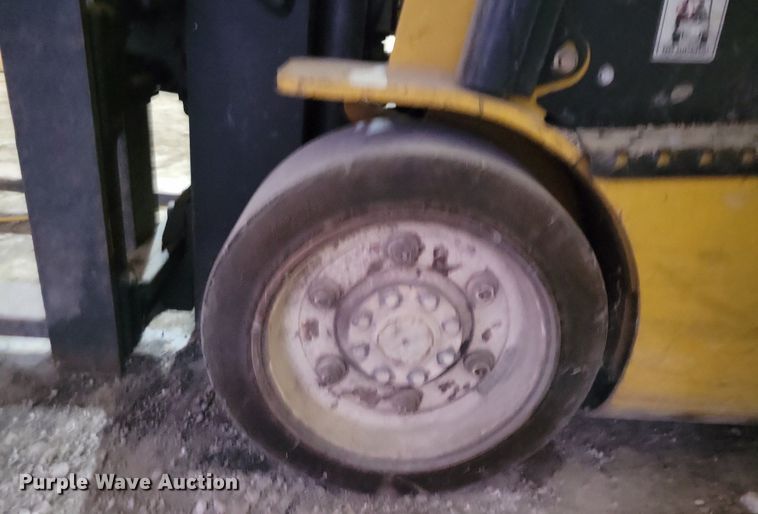 image for item LO9965 Yale 35VX  forklift