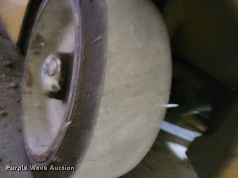 image for item LO9965 Yale 35VX  forklift