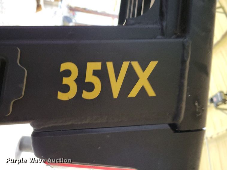 image for item LO9965 Yale 35VX  forklift