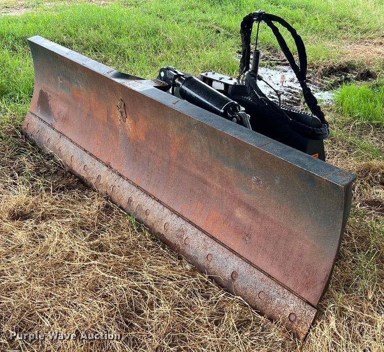 image for item LU9828 John Deere DB96  skid steer dozer blade