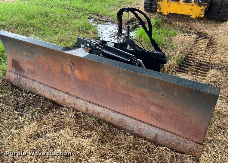 image for item LU9828 John Deere DB96  skid steer dozer blade