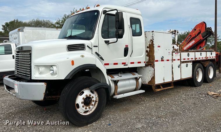 image for item LV9042 2007 Freightliner Business Class M2  crane truck