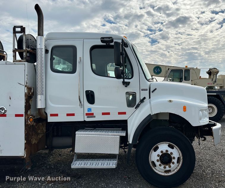 image for item LV9042 2007 Freightliner Business Class M2  crane truck