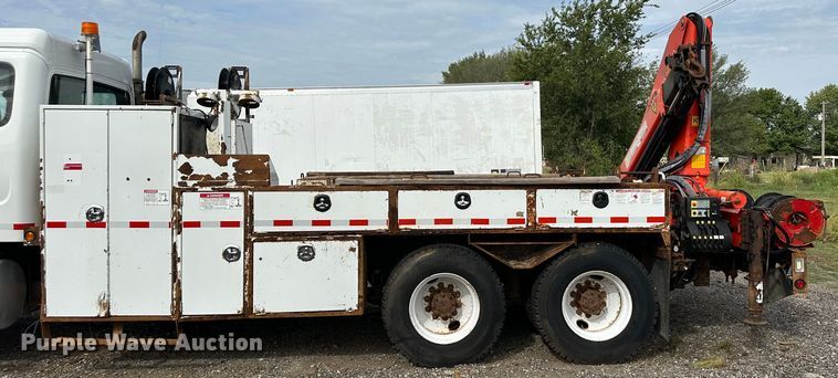 image for item LV9042 2007 Freightliner Business Class M2  crane truck