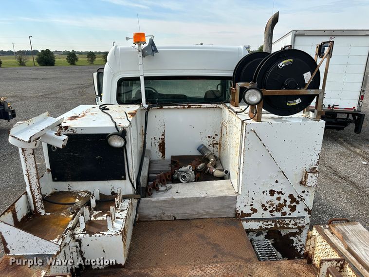 image for item LV9042 2007 Freightliner Business Class M2  crane truck