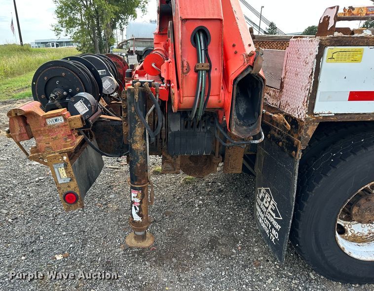 image for item LV9042 2007 Freightliner Business Class M2  crane truck