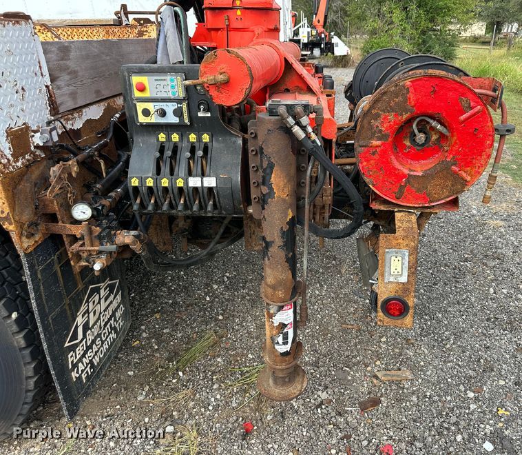 image for item LV9042 2007 Freightliner Business Class M2  crane truck