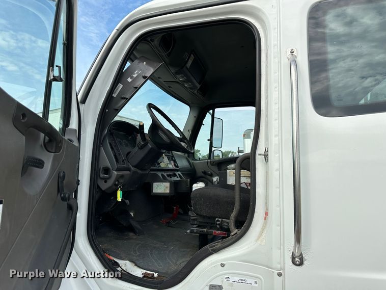 image for item LV9042 2007 Freightliner Business Class M2  crane truck