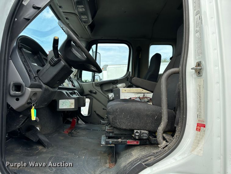 image for item LV9042 2007 Freightliner Business Class M2  crane truck