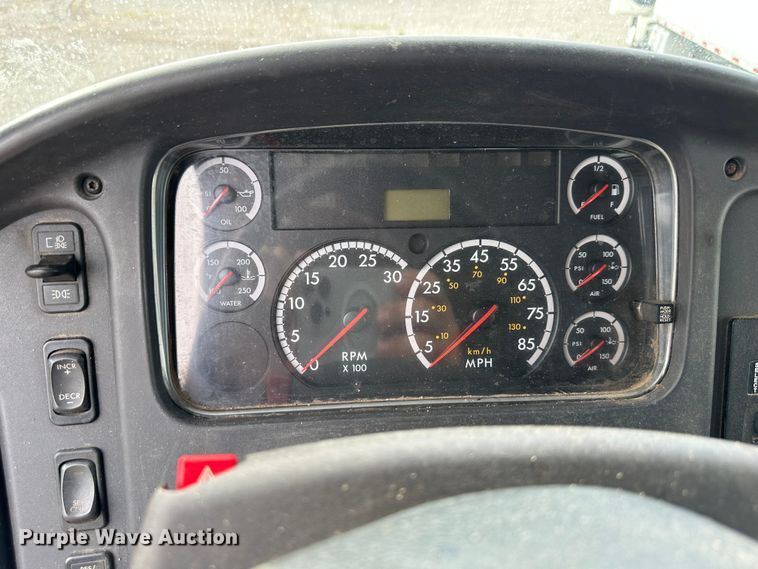 image for item LV9042 2007 Freightliner Business Class M2  crane truck