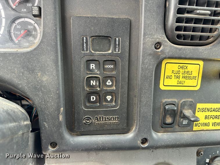 image for item LV9042 2007 Freightliner Business Class M2  crane truck