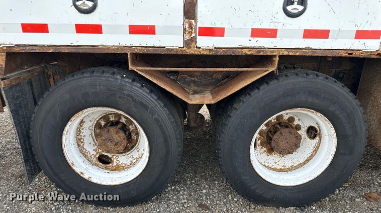 image for item LV9042 2007 Freightliner Business Class M2  crane truck