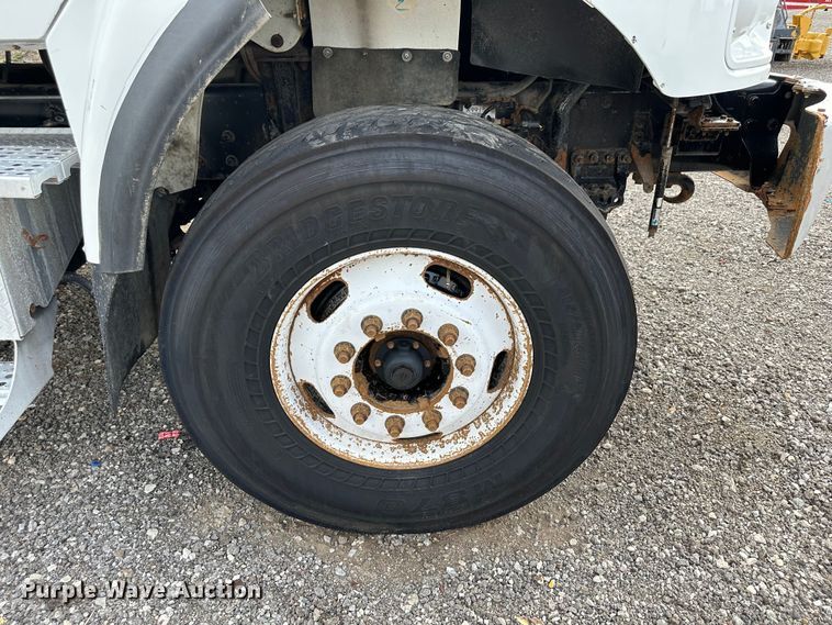 image for item LV9042 2007 Freightliner Business Class M2  crane truck