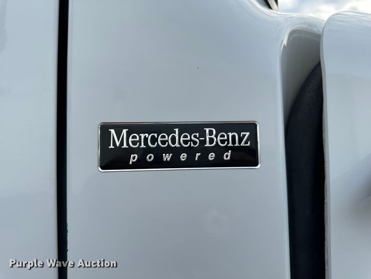 image for item LV9042 2007 Freightliner Business Class M2  crane truck