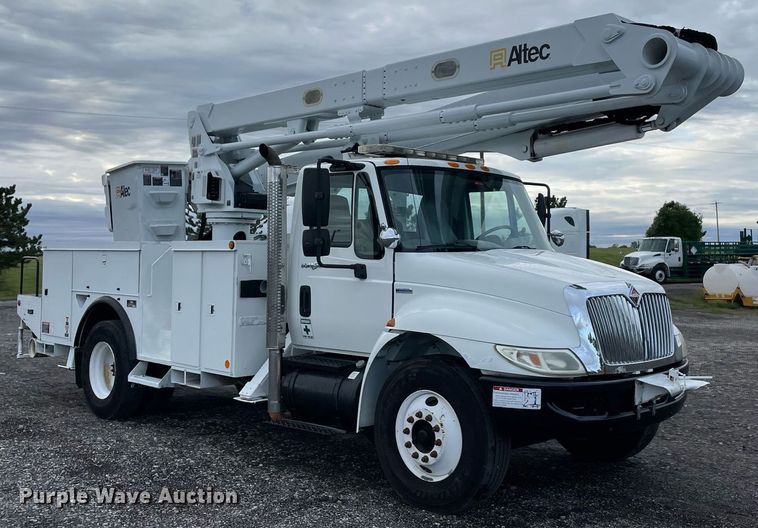 image for item LV9097 2008 International 4300  bucket truck