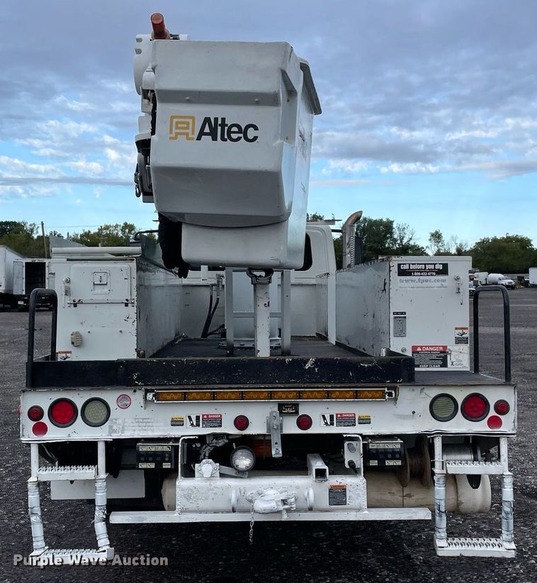 image for item LV9097 2008 International 4300  bucket truck