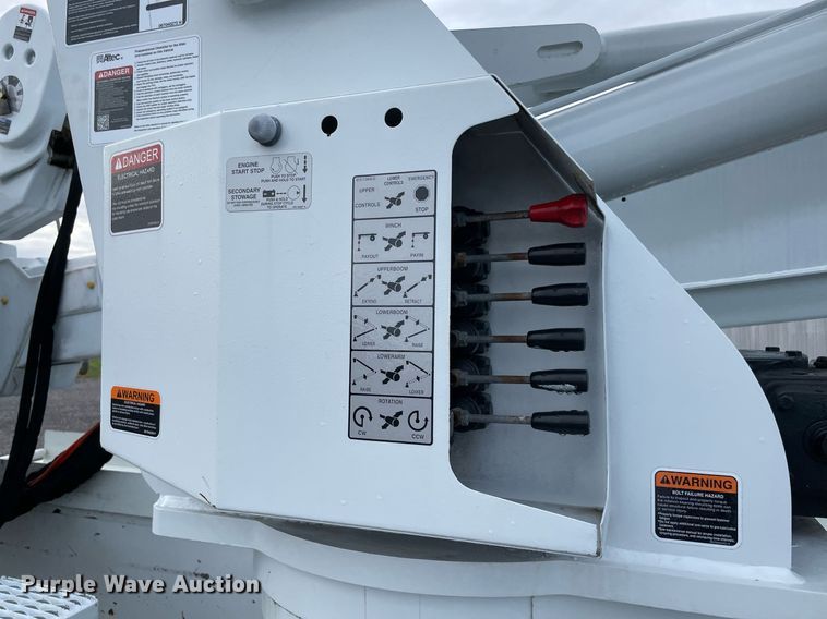 image for item LV9097 2008 International 4300  bucket truck