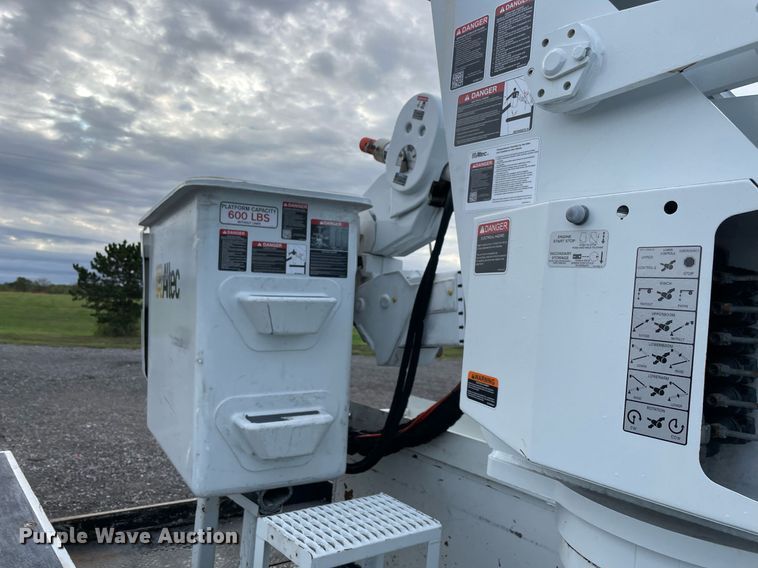 image for item LV9097 2008 International 4300  bucket truck